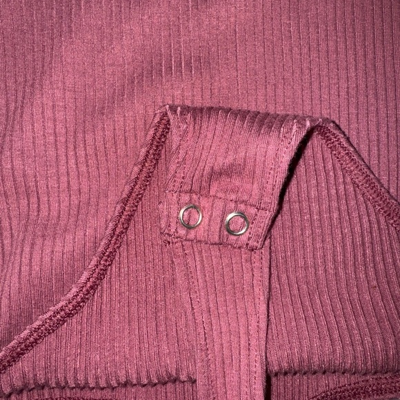 Express Mauve Ribbed Body Suit Short Sleeve Top Size Small Perfect Condition - Picture 3 of 6
